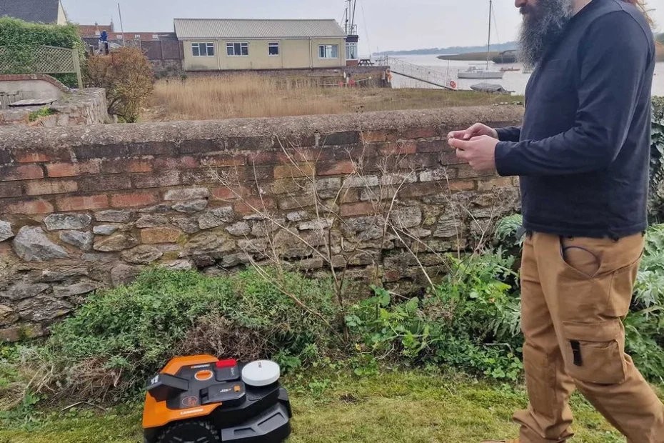 robot lawn mowers